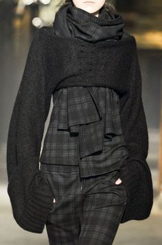 Tartan head to toe and a wee jumper. LOVE Look Boho Chic, Boho Styl, Flannel Outfits, New York Fall, Winter Mode, Yohji Yamamoto, Mode Inspiration, Fashion Details, Outfits Summer