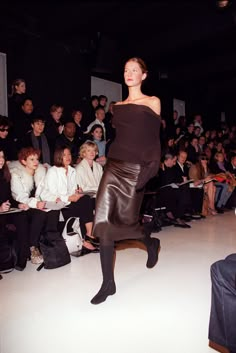 Donna Karen 90s, Vintage Donna Karan, 2024 Fall Runway, Donna Karan 90s, Minimal Fall Outfit, 90s Catwalk, Dona Karan, 1999 Fashion, Luxury Landscape