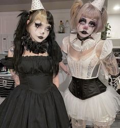 Vampire Clown Costume, Gothcore Aesthetic Outfit, Horror Circus Costume, Emo Clown Outfit, Couple Clown Makeup, Demon Costume Female, Clown Couple Costume, Circus Goth, Emo Halloween Costumes