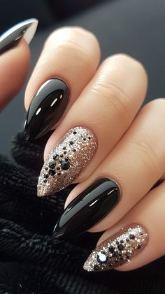 49 Pretty Prom Nail Designs For 2024 Black Colour Nail Art, 1920s Nails, Black Wedding Nails, Champagne Nails, Prom Nail Designs, Fancy Nail Art, New Years Nail Designs, Prom Nail, Prom Season