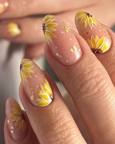 25 Fall Sunflower Nail Ideas for 2024 - Fall Update 2024 Thanksgiving Nail Designs, Thanksgiving Nail Art, August Nails, Nail Art For Beginners