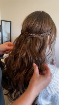 By @stephhstyles Mini Prom Hairstyles, Fairy Hairstyle, Champagne Blonde Hair, Long Hairstyle Ideas, Hair Style Vedio, Champagne Blonde, Ball Hairstyles, Hair Braid Videos