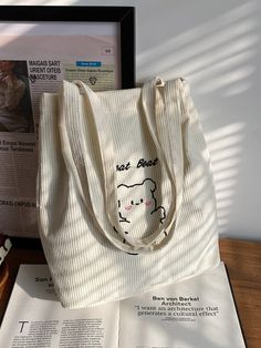 Blanco Dulce,Preppy Collar  Tela Animal,Dibujos animados,Letras Bolsa cubo Embellished Leather Hand Bags For Women, Corduroy Tote Bag, Hand Bags For Women, Bear Embroidery, Bags For Teens, Stylish Handbags, Bear Graphic, Style Preppy, Cartoon Bear