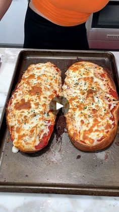 Easy dinner everyone will love! | Easy dinner everyone will love!

I use chicken, a loaf of bread, and cheese to make a yummy dinner. | By Rick's Friend JustineFacebook Life With Coco Recipes, Justine Kameron, A Loaf Of Bread, Sliced Bread, Loaf Of Bread, Bread Loaf, Football Food, One Pan Meals, Delicious Meals