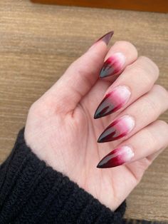 Spooky, red ombre nails for halloween Ombre Acrylic Nails Almond, Ombré Nails White, Black Ombre Acrylic Nails, Black And Red Ombre Nails, Red Ombré Nails, Nails For Halloween, Red Ombre Nails, Bat Nails