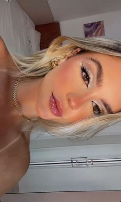 Beach Festival Makeup, Maquillage On Fleek, Sweatshirt Shorts, Color Sweatshirt, Rave Makeup, Eye Makeup Pictures, Beautiful Eye Makeup, Makijaż Smokey Eye