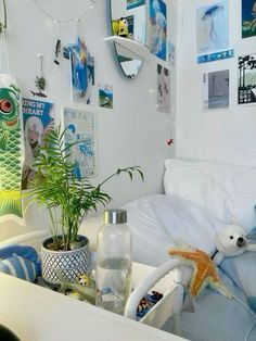 𝘧𝘰𝘭𝘭𝘰𝘸 𝘧𝘰𝘳 𝘮𝘰𝘳𝘦 <3 Aesthetic Ocean Themed Bedroom, Room Ocean Aesthetic, Marine Room Aesthetic, Ocean Acubi Room, Ocean Dorm Room, Sea Inspired Room