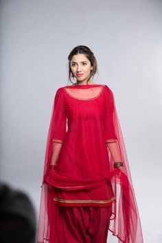 Mahira Khan Dresses, Mahira Khan, Casual Indian Fashion, Pakistani Dresses Casual, Salwar Kamiz