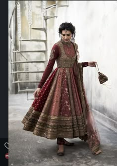 Indian Wedding Winter Outfit, Winter Wedding Lehenga, Banarasi Frocks For Women, Trousseau Outfits For Bride, Red Anarkali Suits Sabyasachi, Partywear Anarkali Suits Designer Latest, Crush Material Dress Design, Bridal Anarkali Suits Brides, Sabyasachi Anarkali Suits