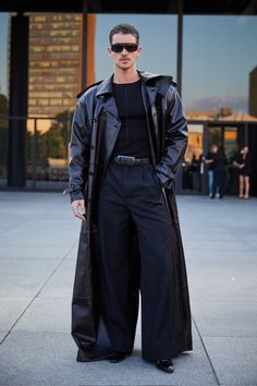 Manu Rios Fashion, Genderless Outfit, Fashion Show Street Style, Georgie Farmer, Fashion Gender Neutral, Leather Coat Outfit, Mens Fashion Week Street Style