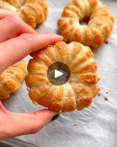 Tasty Uk, Easy Puff Pastry Recipe, Making Apple Pie, Apples And Cinnamon, Apple Puff Pastry, Apple Dessert Recipes, Puff Pastry Recipes, Hand Pies, Smell Amazing