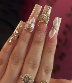 Champagne Gold Nails Acrylic, Quince Nails Butterfly, Champagne Quince Nails, Pink And Gold Quince Nails, Gold Nails With Charms, Quince Nails Gold, Champagne Nails Acrylic Quince, Rose Gold Quince Nails, Nails For Quince