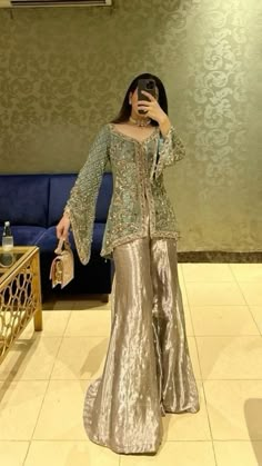 Desi Dress, Traditional Indian Dress, Pakistani Fancy Dresses, Desi Fashion Casual, Pakistani Dresses Casual, Beautiful Pakistani Dresses, Salwar Kamiz, Indian Dresses Traditional