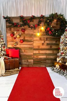 Christmas Decorating Outside, Christmas Craft Presents, Rustic Christmas Backdrop, Christmas Decoration Outside, Christmas Craft Gift Ideas, Christmas Decor Outside, Christmas Decorations Outside, Christmas Stage Decorations, Diy Outdoor Christmas Decor