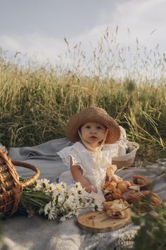 Outdoor Boho Family Photoshoot, Creative First Birthday Photoshoot, Outdoor Photoshoot With Backdrop, 4 Year Photoshoot, Prop For Photoshoot, Boho Mini Session Photo Shoot, 1st Birthday Portraits, Flower First Birthday Photoshoot, Babys First Birthday Photoshoot