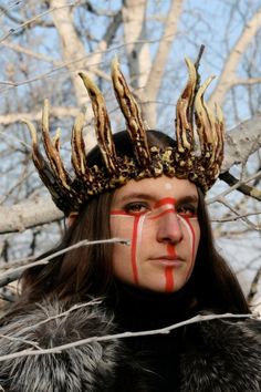 Shaman Headdress, Fashion Statement Outfits, Horn Crown, Barbarian King, Unicorn Crafts, White Witch, Winter Photos, Kings Crown, Dna Test