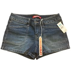 Unionbay Denim Shorts In The Style Of Delaney Perfect If You Want Y2k-Styled Shorts Size: Small, 27w, 5 New With Tags! Micro Jean Shorts, Y2k Ideas, Y2k Jean Shorts, Y2k Shorts Outfit, Styling Shorts, Thrift Wishlist, Digital Wardrobe, Short Jean Shorts, Vintage Jean Shorts