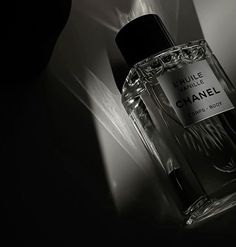 End Aesthetic, Fragrance Photography, Dark Modern, Blue Perfume, The Darkest Minds, Perfume Lover, Black Luxury, Cold Night, Aesthetic Black