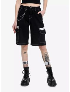 Black Contrast Zipper Pocket Girls Long Shorts Alt Short Outfits, Rockabilly Punk Fashion, Goth Outfits With Shorts, Summer Emo Outfits, Black Baggy Shorts, Hipness Purgatory, Long Black Shorts, Goth Thrift, Emo Shorts