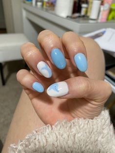 Ocean Themed Nails Easy, Manatee Nails, Dolphin Nails Designs, Whale Nail Designs, Nails For Alaska, Dolphins Nails, Sea Turtle Nails, Dolphin Nail Art, Whale Nails