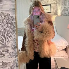 Shaggy Fur Coat Outfit, Long Fur Jacket Outfit, Penny Lane Jacket Outfit, Penny Lane Jacket, Boho Winter Outfits Bohemian, Penny Lane Costume, Fur Trim Coat Outfit, Big Fluffy Jacket, Penny Lane Aesthetic