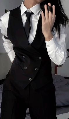 Cute Black Suits For Women, Tuxedo Women Outfit, Fem Suit Outfit, Female Butler Outfit, Evil Outfits Aesthetic, Black Women Suits Fashion, Bar Tender Outfit, Female Professor Outfits, Woman Suit Outfit