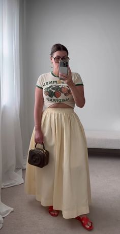 La Aesthetic Outfits Summer, Midsize Romantic Outfits, Museum Date Outfit Summer, Large Chested Outfits For Women, Curvy Midsize Outfits, Midsize Looks, Greek Vacation Outfit, Barbie Ferreira Outfit, Apron Belly Outfits