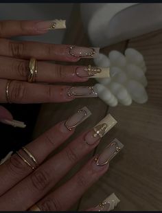 @yayanailz on ig Nude Nails With Glitter, Black And Gold Nails, Black And Nude Nails, White Nails With Gold, Gold Chrome Nails, Birthday Nail Designs, Gold Acrylic Nails, Cross Nails, Gold Nail Designs