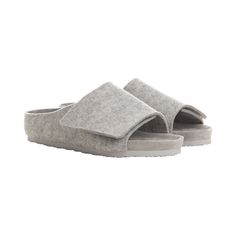 Kids Los Feliz Felt Wool Felt Cement Melange | BIRKENSTOCK Black Birkenstock, German Heritage, Felt Wool, Exclusive Shoes, Children Images, Fear Of God, Design Language, Heritage Brands, Natural Leather