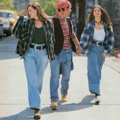 80s Fashion With Jeans, 90s Parents Fashion, 80s Outfits Authentic, 80s Fashion Sweaters, 90s Parachute Pants Outfit, Lata 90 Outfit, 90s Costume Party Outfits, 90ms Fashion, 90s Diy Outfits