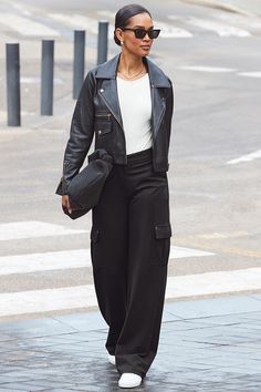 Black Super Soft Ponte Wide Leg Trousers With Pocket Detail Black Wide Leg Pants Outfit Casual, Black Cargo Pants Outfit Women, Black Trouser Outfit, Black Wide Leg Pants Outfit, Trousers Outfit Casual, Black Cargo Pants Outfit, Cargo Styling