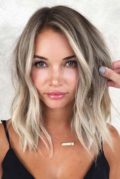 Middle Hair, Frontal Hairstyles, Ombré Hair, Short Hair Balayage, Brown Blonde Hair, Long Blonde Hair, Shoulder Length Hair, Hairstyles Haircuts