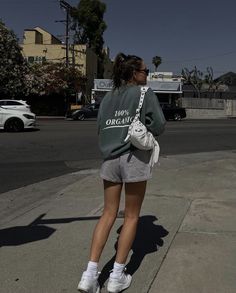 Balenciaga Purse Outfit, Balenciaga Bag Aesthetic, Balanciaga Bag, Balenciaga Bag Outfit, Emma Leger, Balenciaga Bag, Sporty Outfits, 로고 디자인, Streetwear Outfit