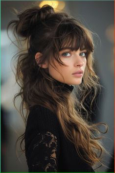 Easy French braid hair hack. Simple braid hair hack. Shag Hair In Ponytail, Shag Ponytail, Summer Ponytail Hairstyles, Flattering Bangs, Fall Fringe, Summer Ponytail, Bangs Haircut, Bangs Ponytail, Long Shag