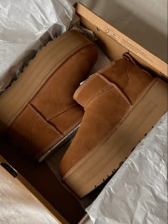 Platforms Aesthetic, Ugg Collection, Uggs Mini, New Uggs, Chestnut Uggs, Cozy Shoes