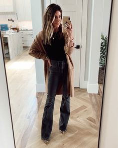 Flare Black Jeans Outfit, Jeans And Bodysuit Outfits, Black Flared Jeans Outfit, Bodysuit And Jeans Outfits, Black Flare Jeans Outfit, Flare Jeans Outfit Winter, Flared Jeans Outfit Fall, Flare Jeans Fall, Flare Jean Outfit