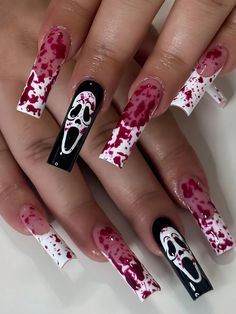 Bloody French tip Ghostface halloween nail design!! #nailart #ghostface #halloween #halloweennailart #halloweennaildesigns #fallnails #fallnaildesign #fallnailart #fallnailcolors #nailart #nailswag #nailsnailsnails #nailsonfleek #nailartdesigns #naildesign #naildesignideas Blood Nails, Halloween Press On Nails, Unique Acrylic Nails, Fake Nail, Halloween Nail Designs, Nail Length, Halloween Nail Art