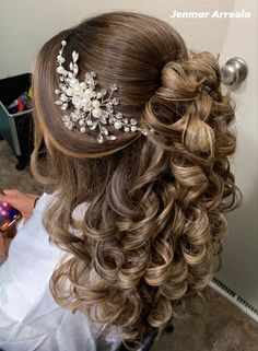 Hairstyles Down, Rose Gold Quinceanera, Quince Themes, Quinceanera Pink, Quinceanera Themes Dresses, Hair Quince, Quinceanera Dresses Pink