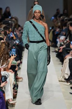 Pre Fall Fashion, Fall 2023 Ready To Wear, Winter Knitwear, 2023 Ready To Wear, Winter Mode, Milano Fashion Week, Knitwear Fashion, Pantalon Large