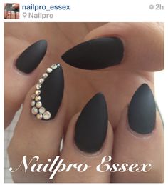 Matte black nails. NOT the almond shape. Nails Matte Black, French Nails Glitter, Black Almond Nails, Gel Nails Long, Matte Black Nails, Nails Matte, Almond Shape Nails, Nails Almond