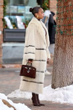 #loriharvey Toy Goldendoodle, Look Working Girl, Long Faux Fur Coat, Lori Harvey, Coat Winter, Goldendoodle, Lookbook Outfits