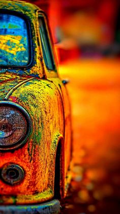 an old rusty car is parked on the street