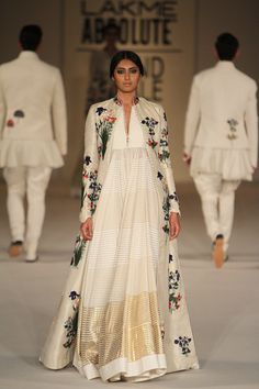 Rohit Bal Mughal Clothing, Aesthetic Bookmarks, White Anarkali, Party Wears, Indian Fashion Trends, Anamika Khanna, Rohit Bal, Summer Closet, Salwar Kamiz