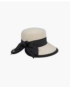 Diva H'Iver Off-White/Black Eric Javits Winter Bags, Double Bow, Straw Bags, Leather Hats, The Unexpected, Felt Hat, Wide Brimmed Hats, Brim Hat, Audrey Hepburn