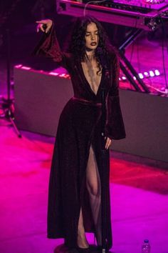 Sabrina Claudio Red Dress, Sabrina Claudio Dress, Sabrina Claudio Hair, Witchy Vampire Outfits, High Ponytail Reference, Sabrina Claudio Style, Sabrina Claudio Outfits, What To Wear To A Musical Theatre Outfit, Sabrina Claudio Aesthetic