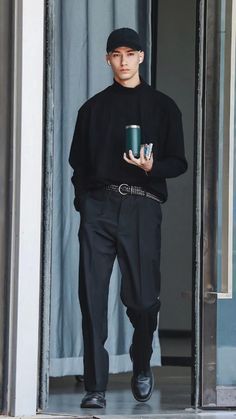 Mika Hashizume, Black Outfit Men, Classy Outfits Men, Street Style Outfits Men, Mens Casual Dress Outfits, Men Stylish Dress, Mens Outfit Inspiration, Elegante Casual, Mens Fashion Streetwear