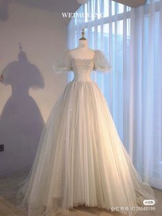 Modern 1800s Fashion, Angel Dress Aesthetic, Simple Quinceanera Dresses, Old Fashion Dresses, Gown Inspiration, Princess Ball Gowns, Prom Dress Inspiration, Pretty Prom Dresses, فستان سهرة