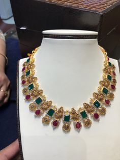 22 Carat Gold Jewellery, Kundan Jewellery Bridal, Gold Bridal Necklace, Gold Necklace Indian, Choker Designs, Jewellery Bridal