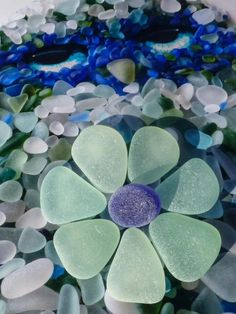 sea glass art: an owl and flower May Flower, Deco Marine, Ocean Treasures, Glass Creations