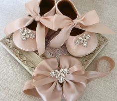 Birthday Shoes, Baby Pink Shoes, Birthday Roses, Cadeau Baby Shower, Shoes Girl, Shoes Party, Velvet Shoes, Pink Baby Girl, Rhinestone Shoes